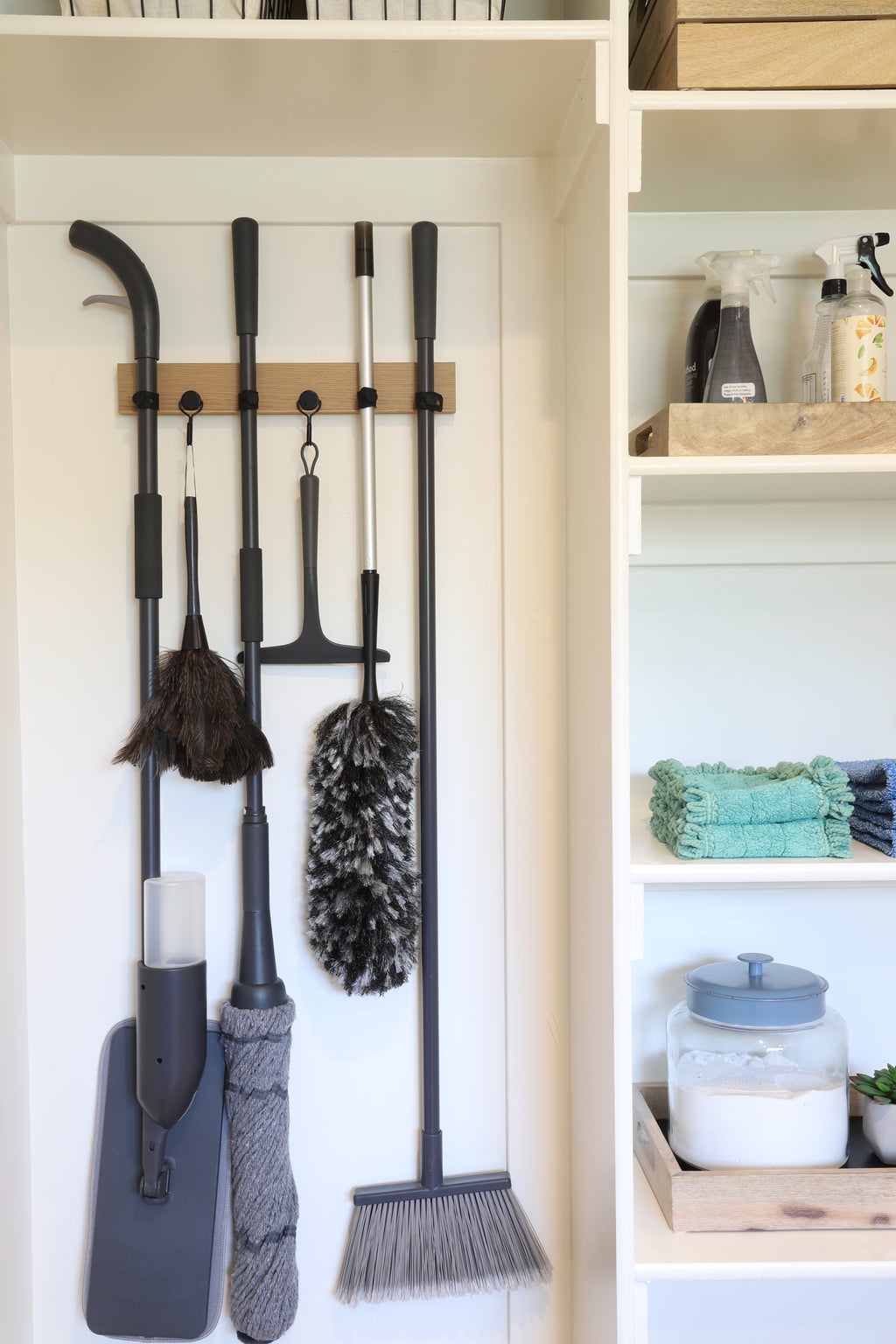 MAGNETIC SIMPLE STOW BROOM HOLDER